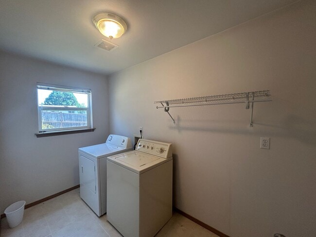 Building Photo - Beautiful 4 bd 3 bath w/ 2-car Garage Home...