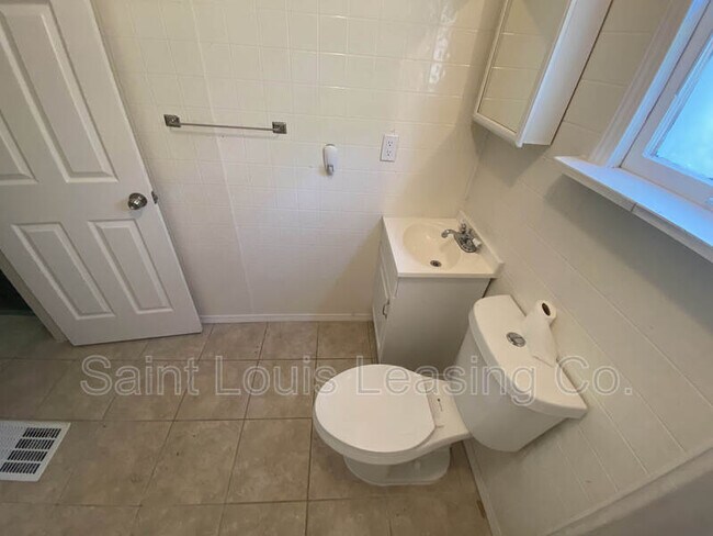 Building Photo - 3745 Dixie Dr