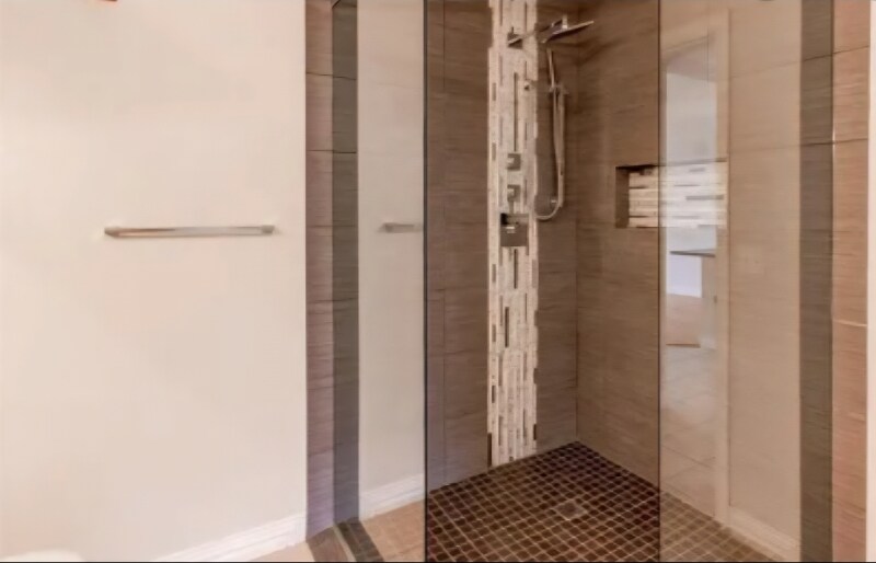 Building Photo - 2700 E Cherry Creek S Dr