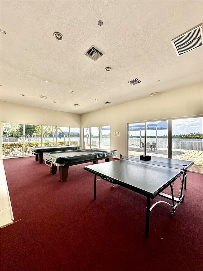 Building Photo - 1175 NE Miami Gardens Dr