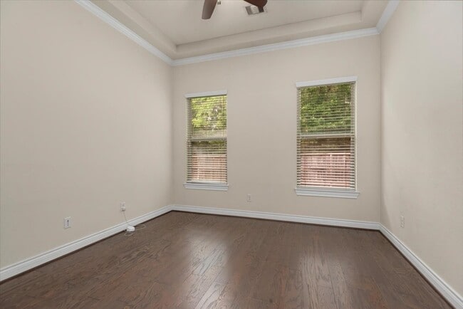 Building Photo - 23034 Creek Park Dr