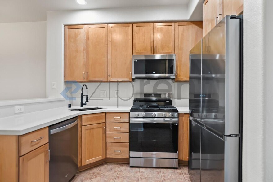 Building Photo - 722 Kingsford Way