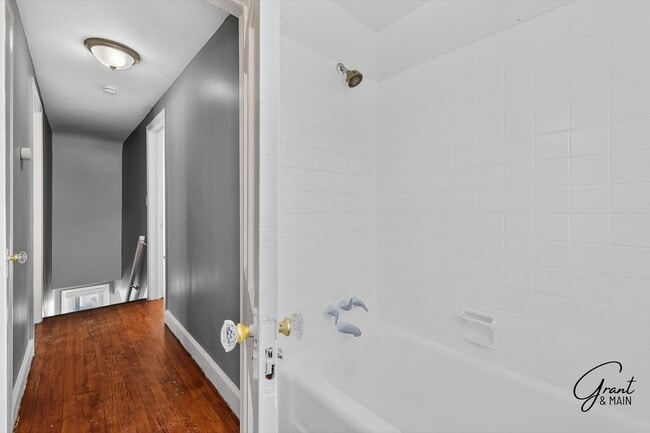 Building Photo - $1200 2 bedroom