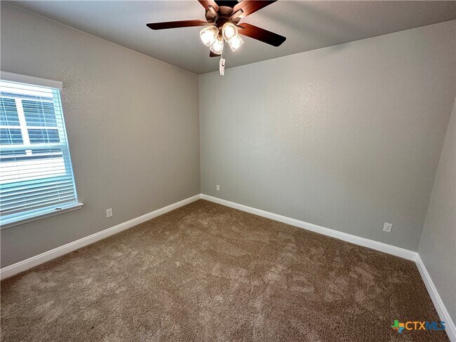 Building Photo - 1611 Sideoats Ln