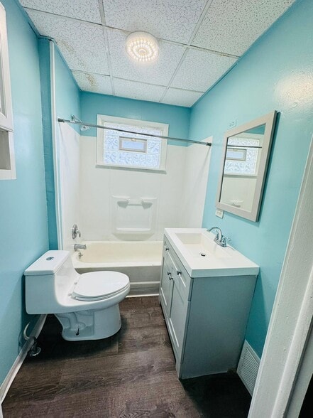 Bathroom - 2841 Macklem Ave