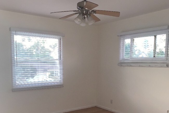 Building Photo - 14225 Riverside Dr