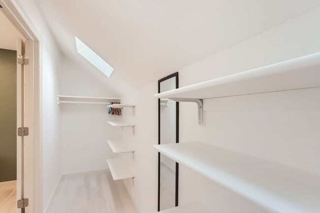 Building Photo - Basement Bedroom