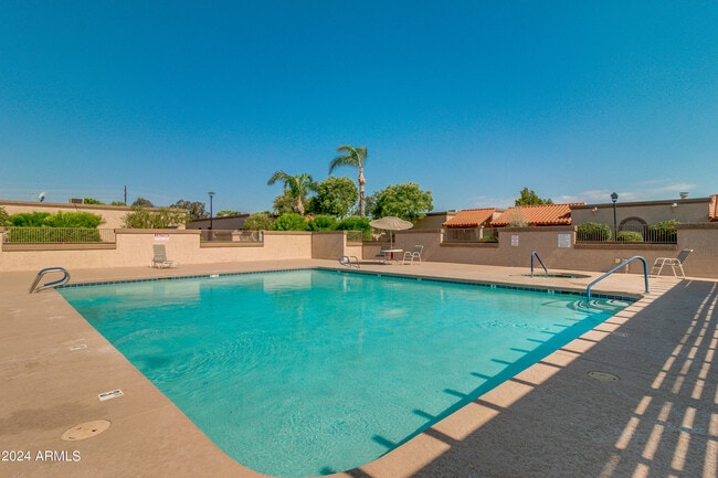 Building Photo - 195 N Cottonwood St