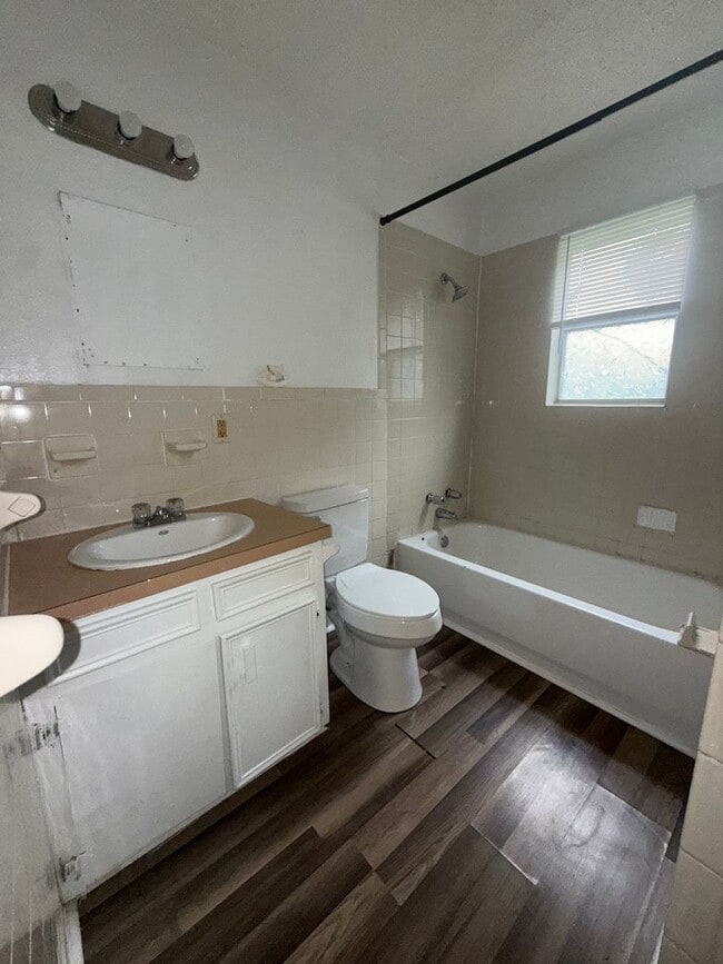 Building Photo - Cozy 3 bedroom house