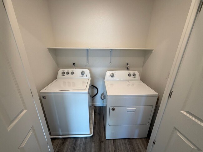 Building Photo - Low Maintenance 3 Bedroom Home in South Reno!