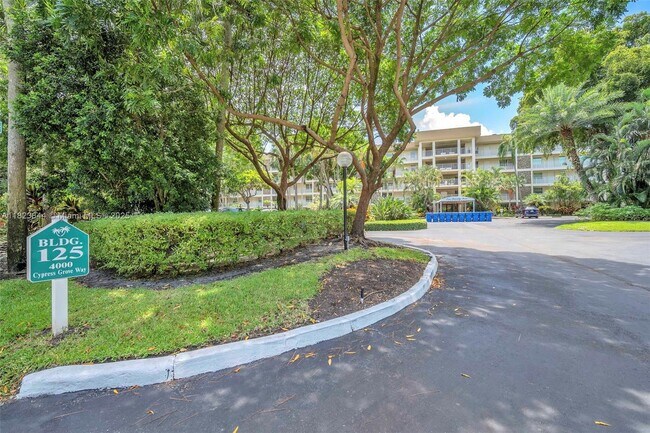 Building Photo - 4000 Cypress Grove Way