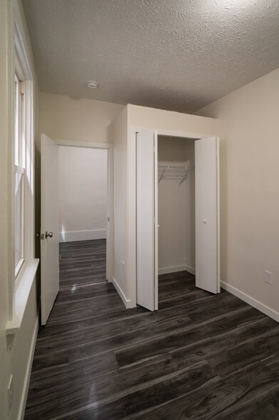Building Photo - 1277 W 67th St