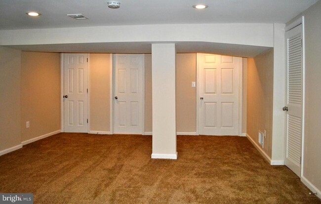 Building Photo - 8119 Pleasant Plains Rd