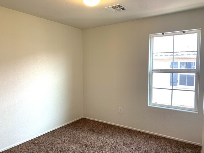Building Photo - Ready for Move In