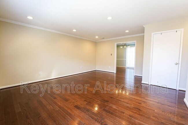 Building Photo - 1107 N Taylor St