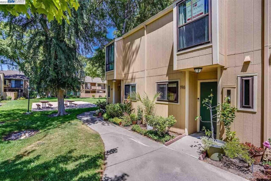 Building Photo - 9005 Alcosta Blvd