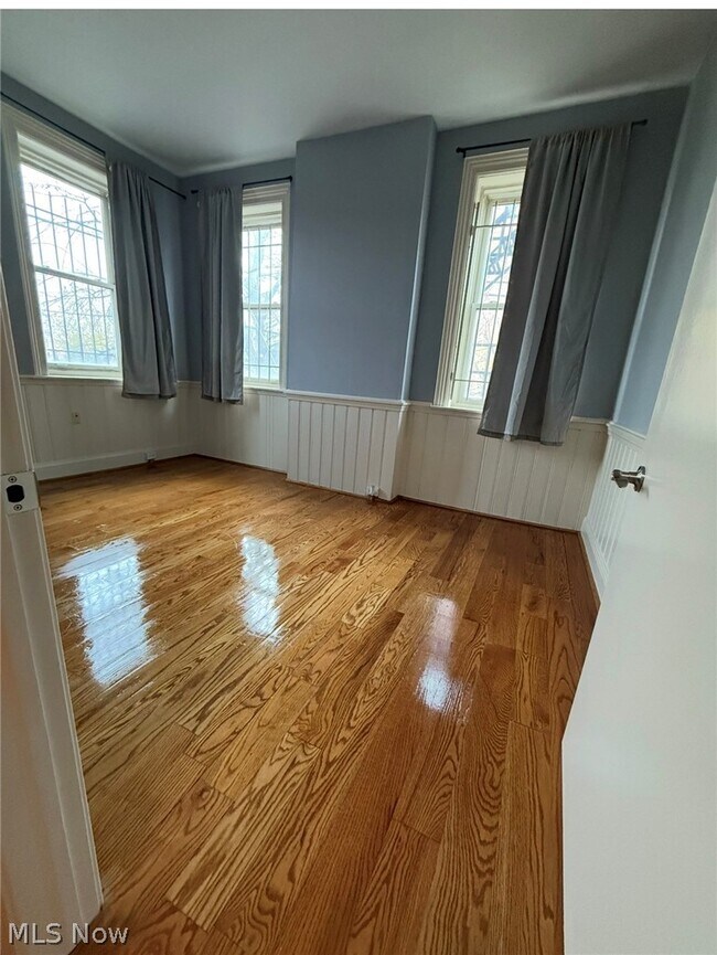 Building Photo - 3645 Prospect Ave E