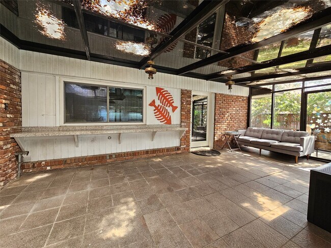 Building Photo - 5203 Chesapeake Way