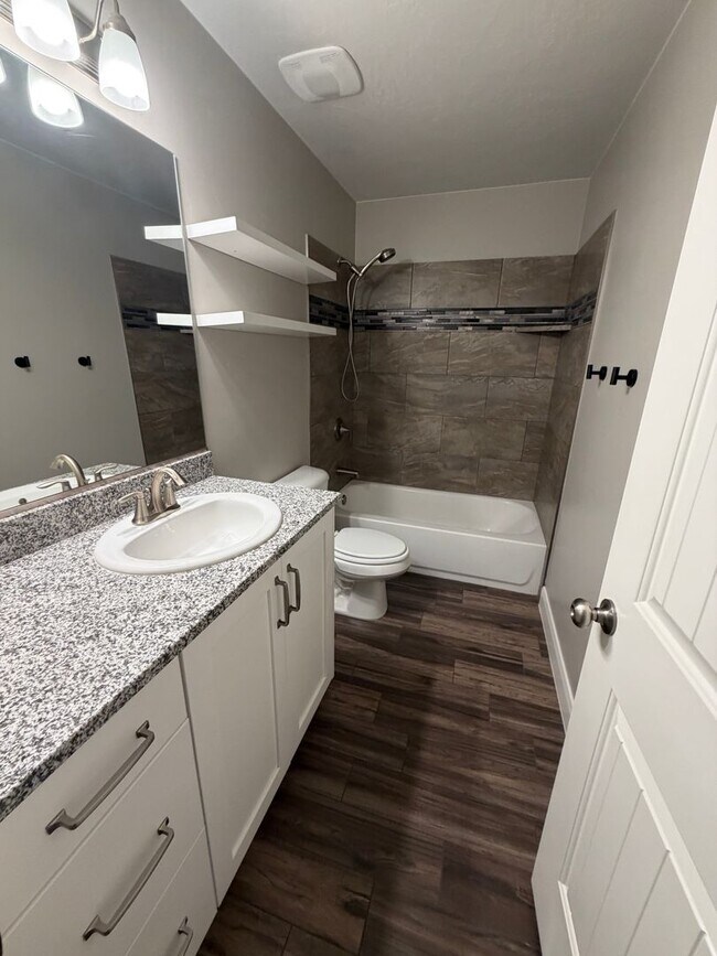 Building Photo - Luxury Townhome in Santa ClaraStunning 3 BR, 2.5 BA Townhome with Spectacular Views!