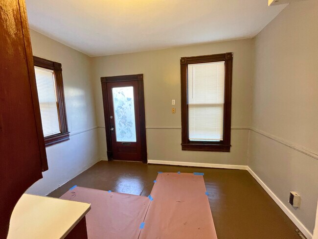 Building Photo - 416 N 7th St