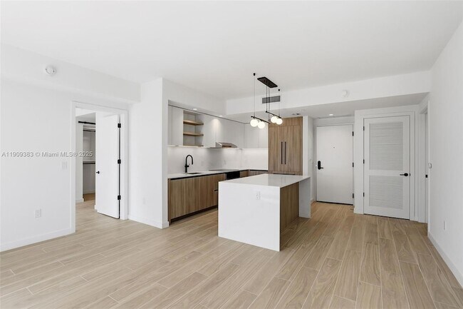 Building Photo - 3900 Alton Rd