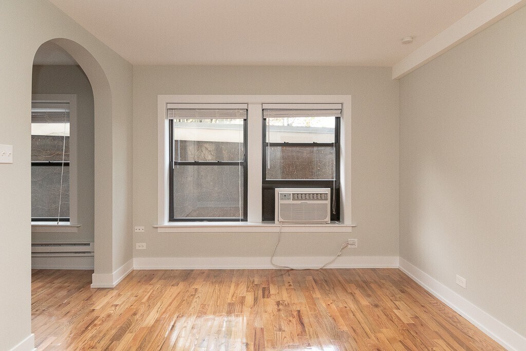 Building Photo - 564 W Arlington Pl