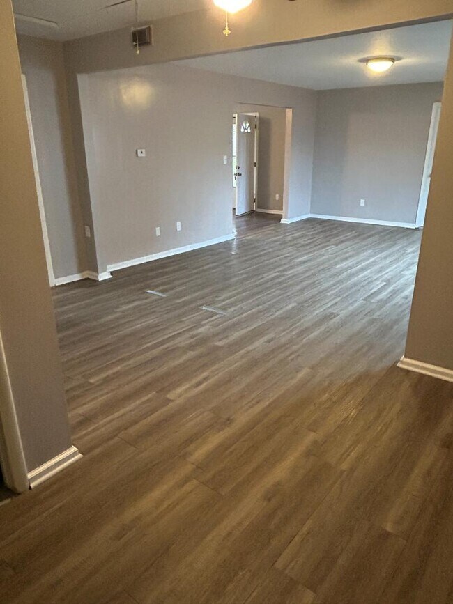 Building Photo - 1005 Bacon St