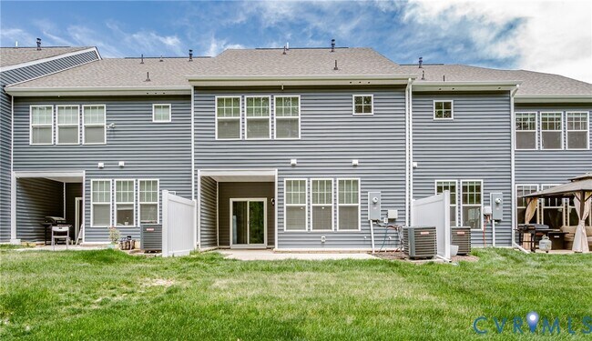 Building Photo - 18353 Palisades Ct