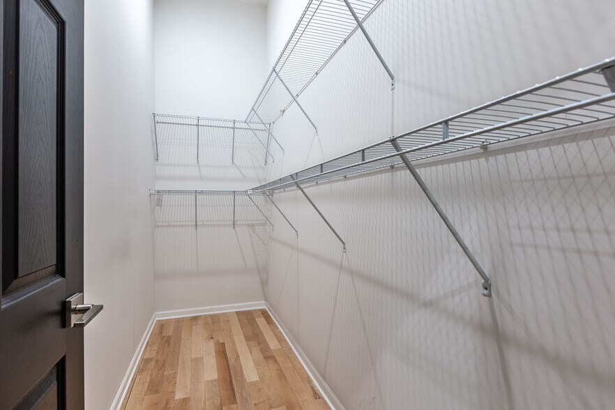 Building Photo - 2701 W Thomas St