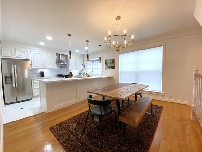 Building Photo - 2506 Van Buren St