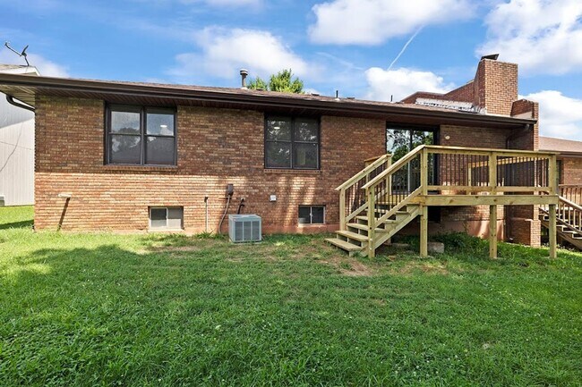 Building Photo - House for Rent in Lakewood Village Community