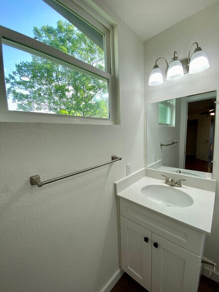Building Photo - 272 Jasmine Ln