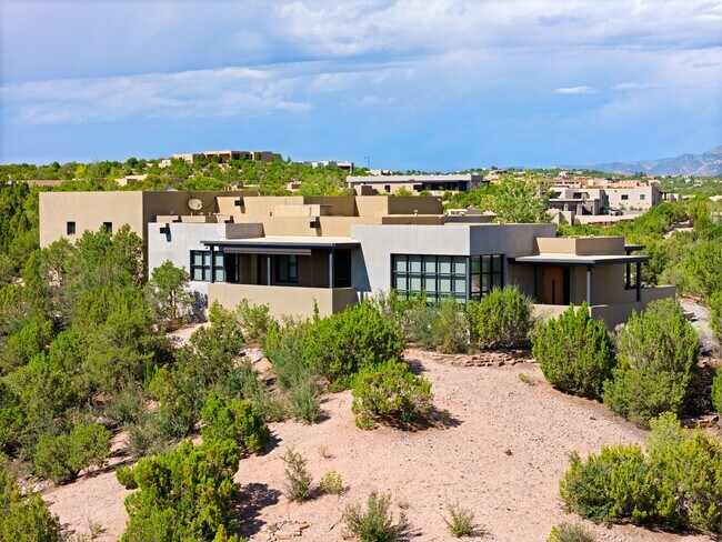 Building Photo - 875 Camino Francisca