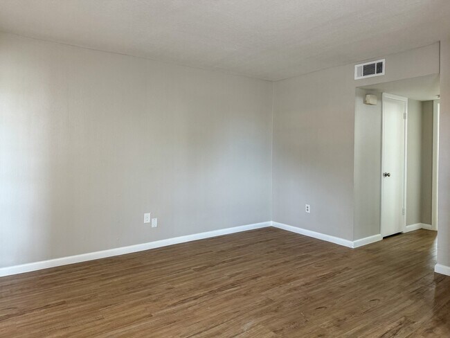 Building Photo - 2101 6th Ave N