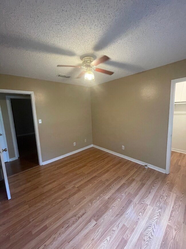 Building Photo - 9025 Cedar Ridge Dr