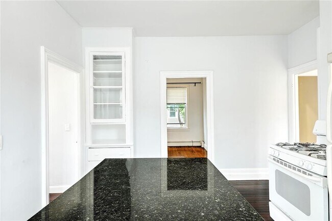 Building Photo - 35 Hammond St