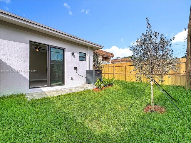 Building Photo - 402-414 NW 41st St