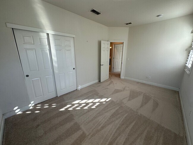 Building Photo - Beaitiful 4 Bedroom, 2.5 Bath Mountain Hou...