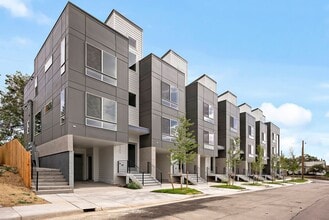 Building Photo - New 2 bed 2.5 bath Townhouse at Overlook Station