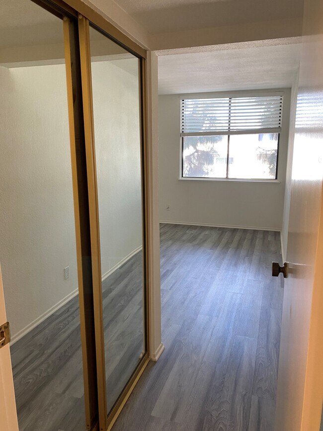 Bedroom entry - 1140 E Ocean Blvd