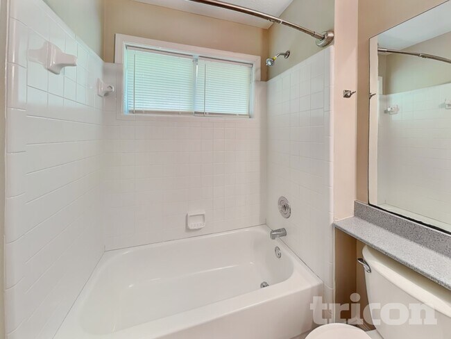 Building Photo - 3270 Summit Pl Dr