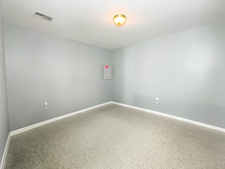 Building Photo - 15507 Pocopson Creek Way