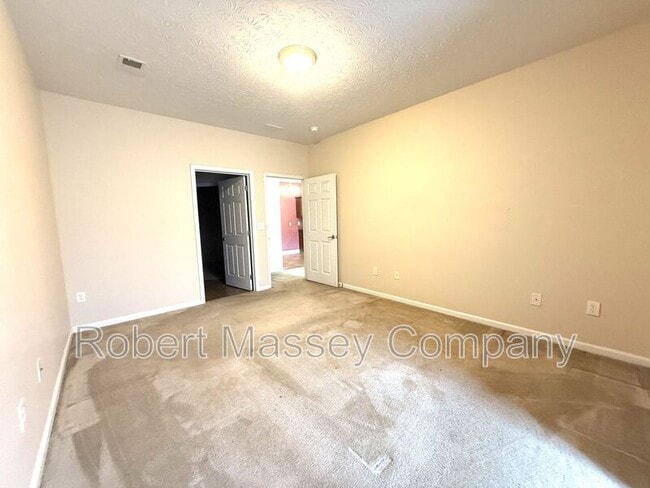 Building Photo - 9400 Clubview Dr