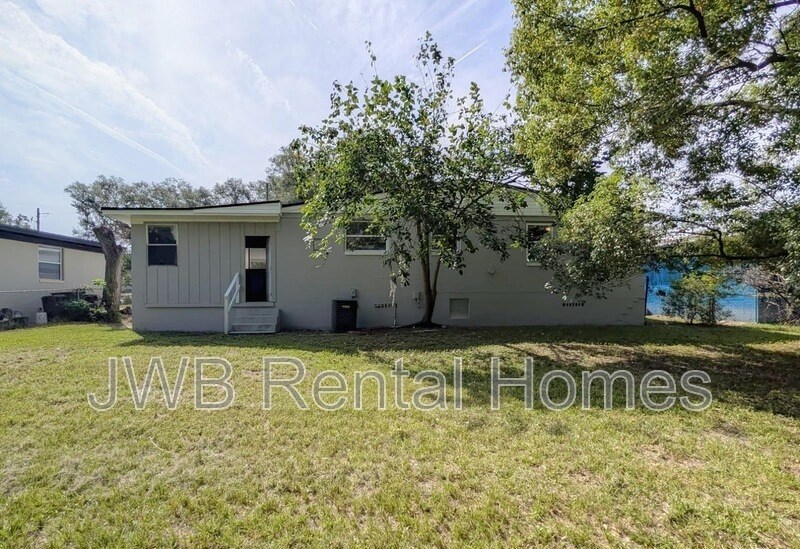 Building Photo - 3702 Colebrooke Dr