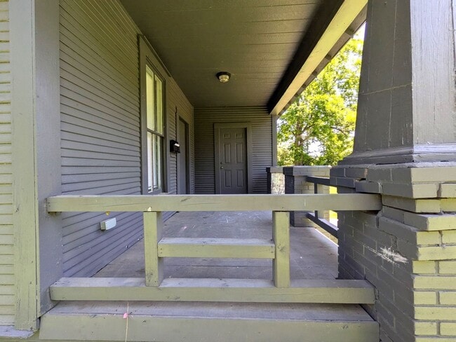 Building Photo - 1420 Live Oak St