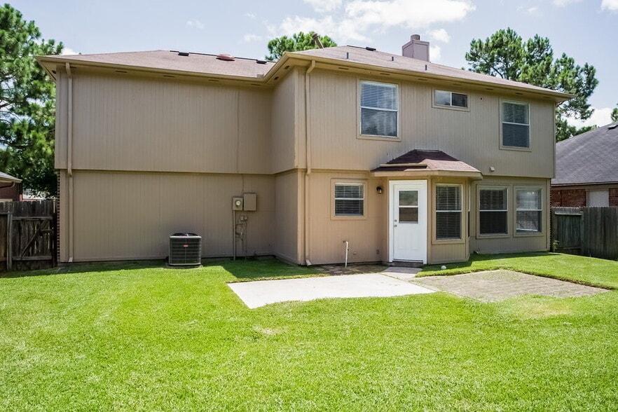 Building Photo - 8234 Worthington Dr