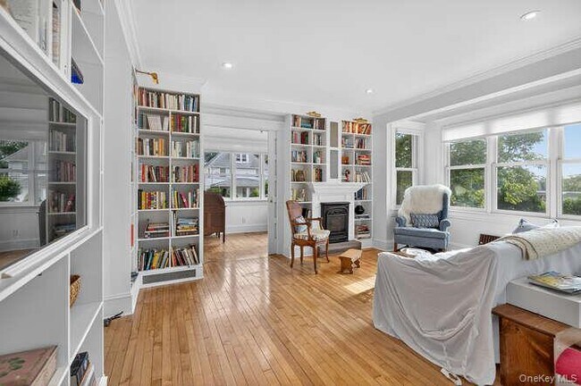 Building Photo - 25 Soundview Ave