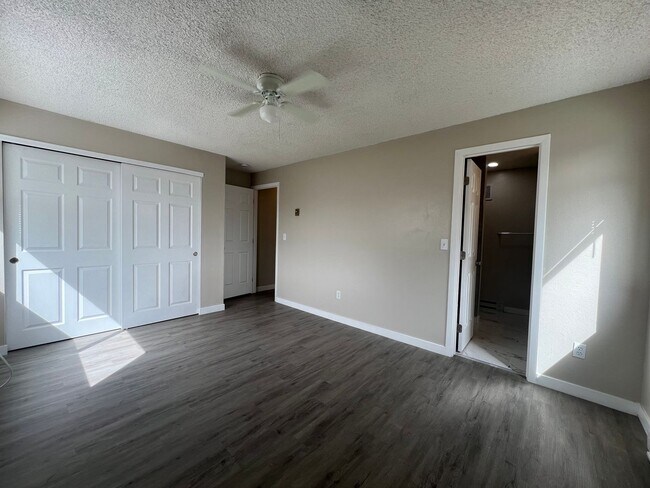 Building Photo - Spacious 2-Bed, 2-Bath Condo in Desirable ...