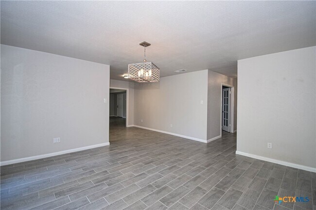 Building Photo - 205 Tanglewood Rd