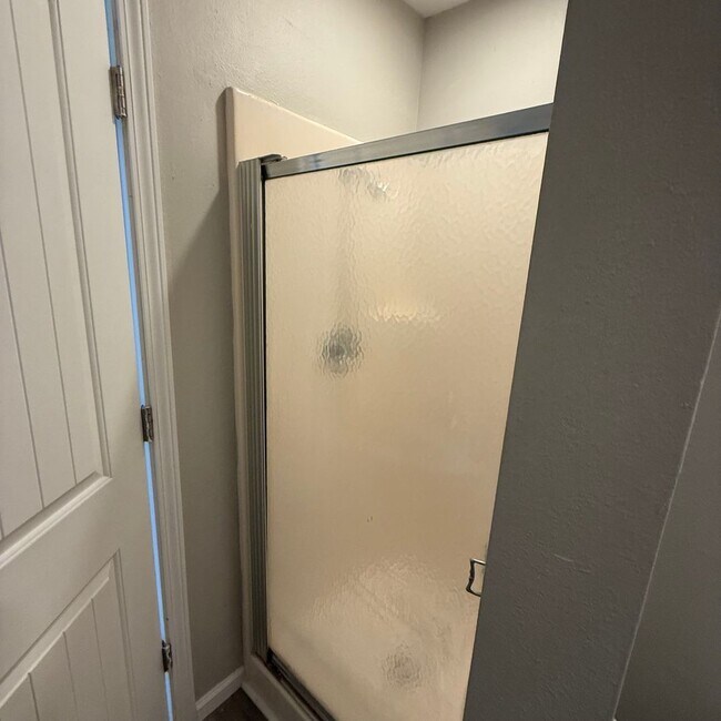 Building Photo - 3 Bedroom 2 bath remodeled Home